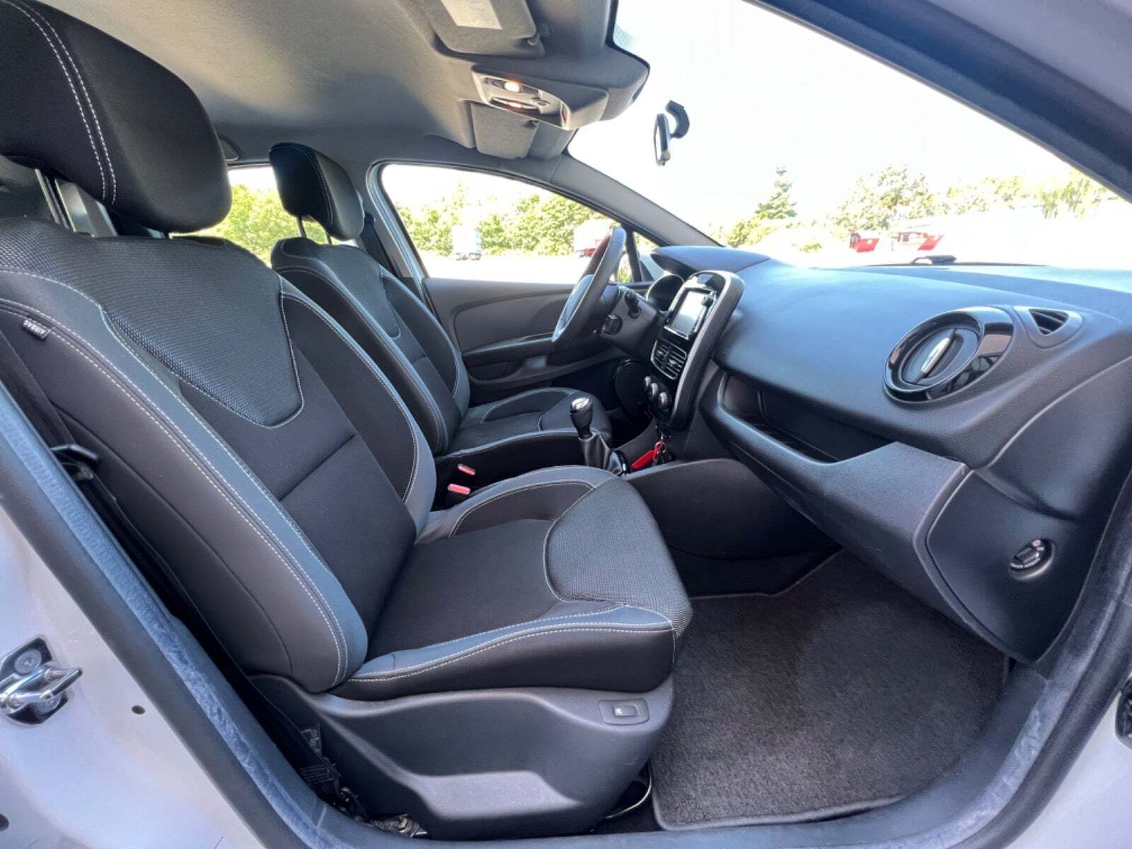 Hvid Renault Clio IV fra 2017