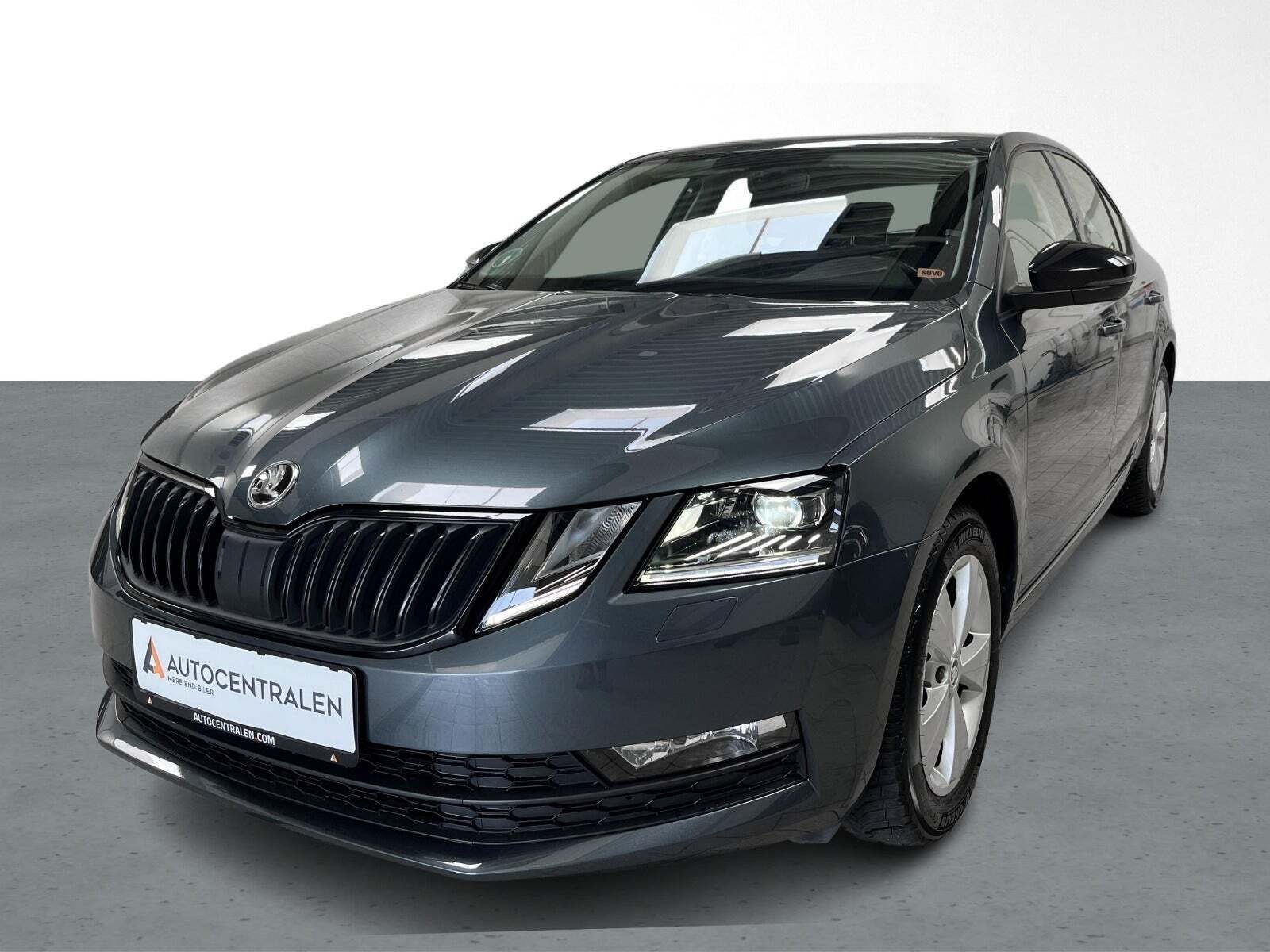 Grå Skoda Octavia fra 2020
