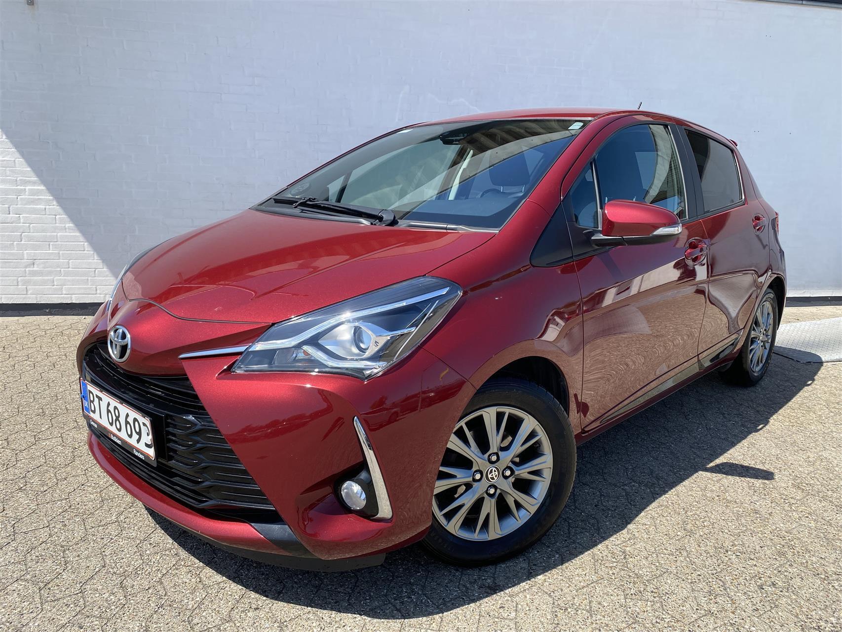 Rød Toyota Yaris fra 2017