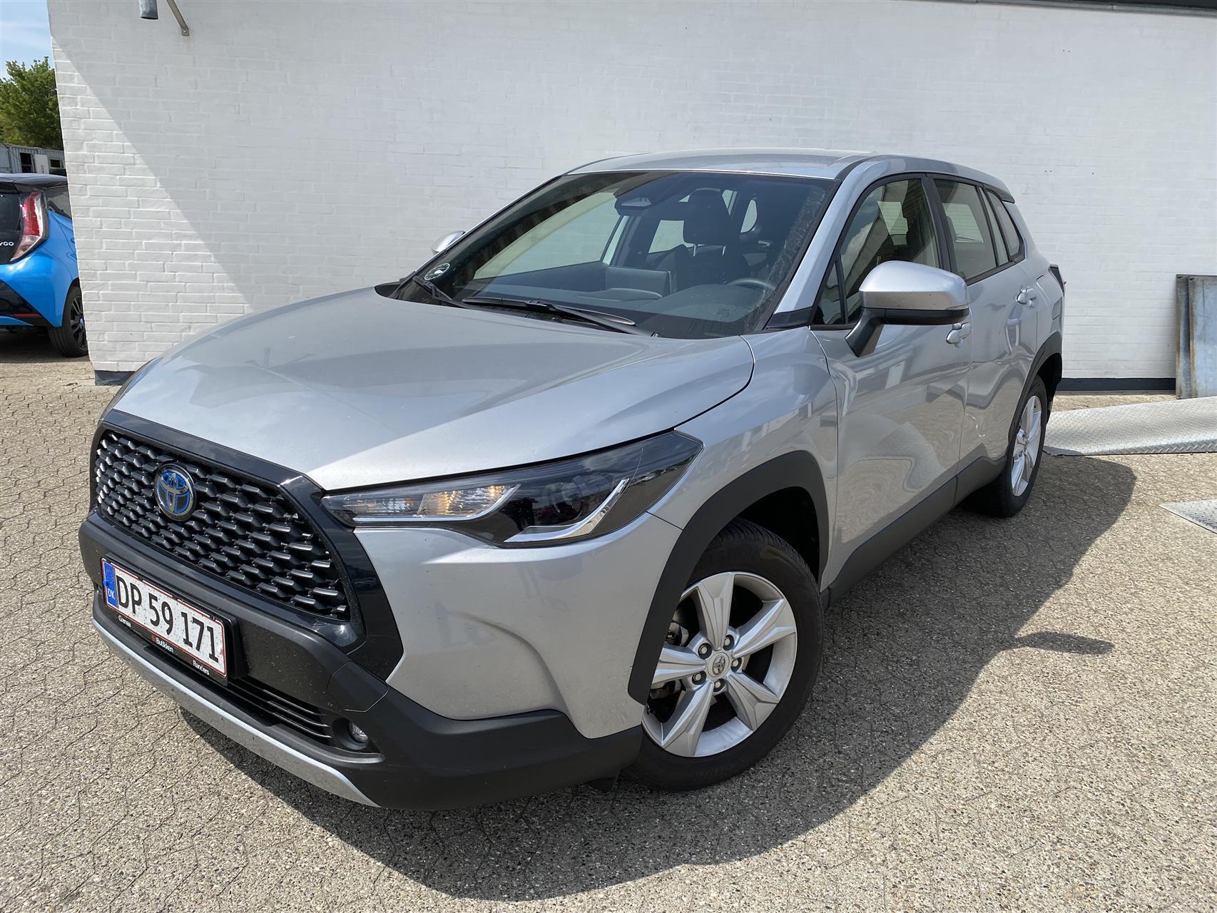 Guide til Toyota Corolla Cross 2.0 Hybrid Team Deutschland (Årgang 10/2022 - 04/2024)