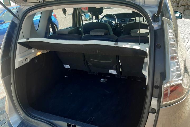 Grå Renault Scenic III fra 2012