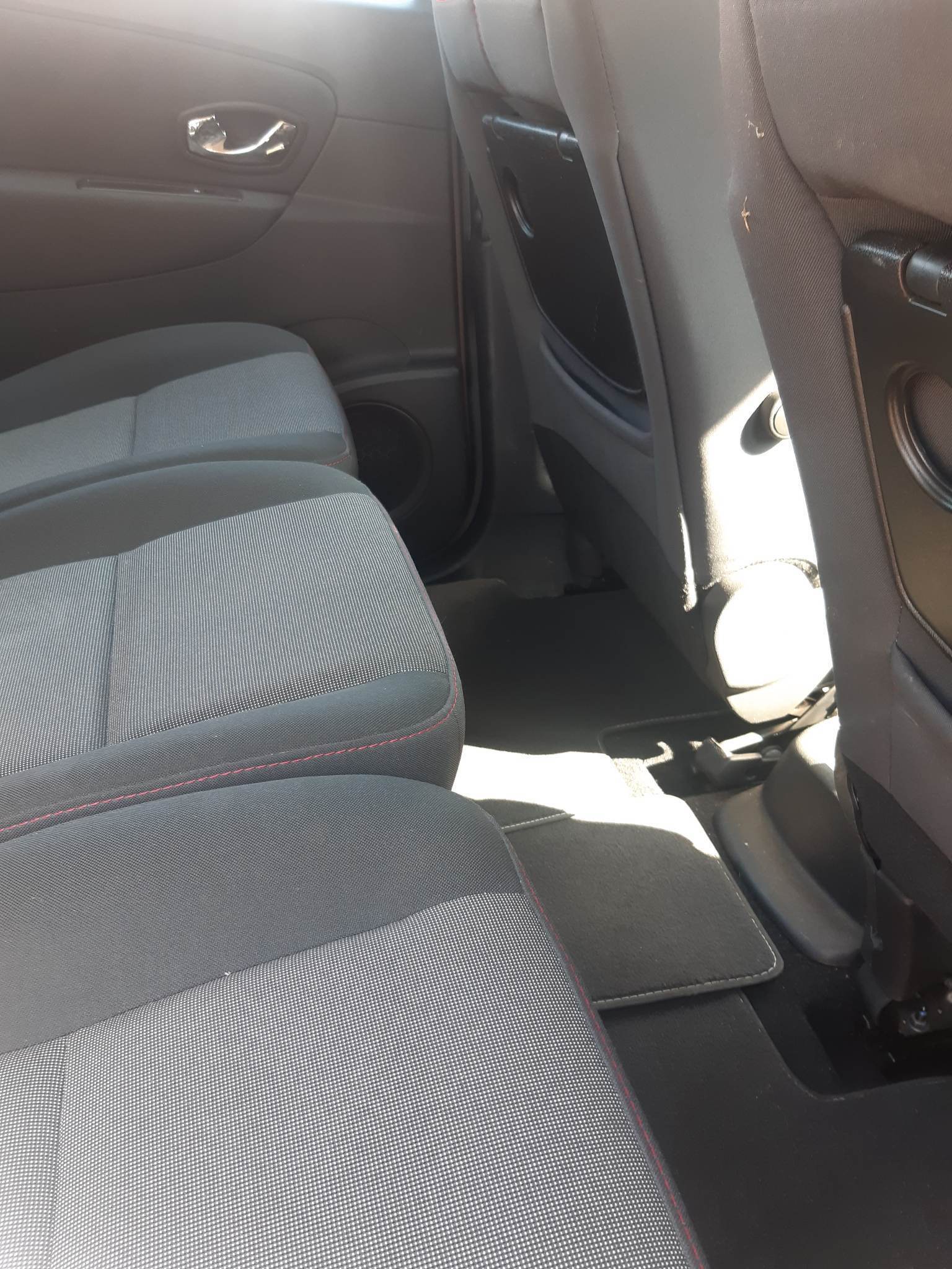 Grå Renault Scenic III fra 2012