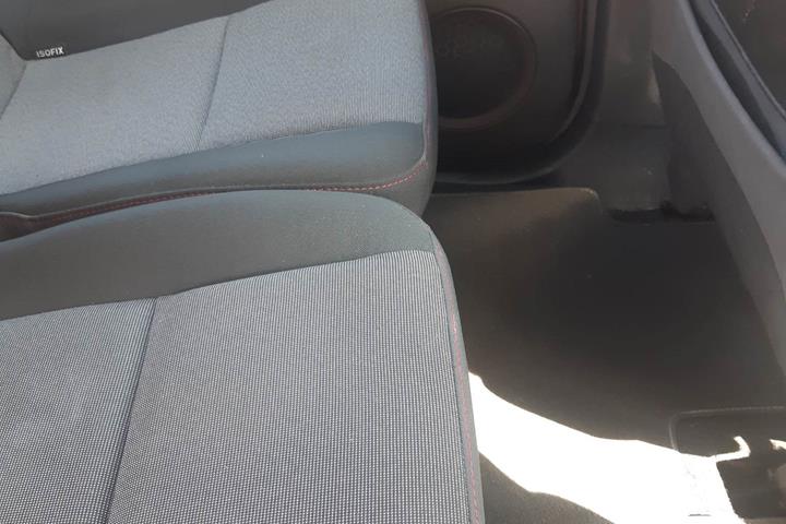 Grå Renault Scenic III fra 2012