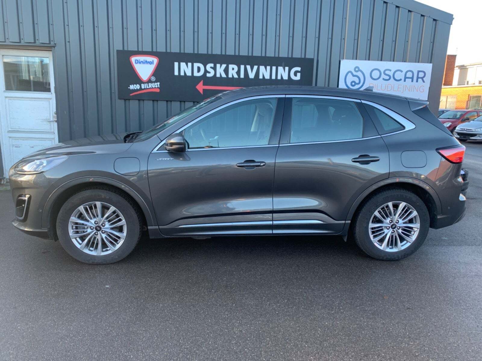 Grå Ford Kuga fra 2020