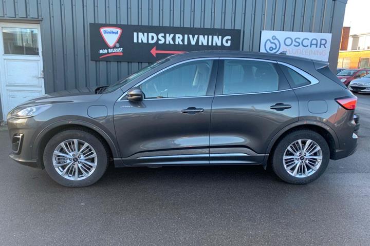 Grå Ford Kuga fra 2020