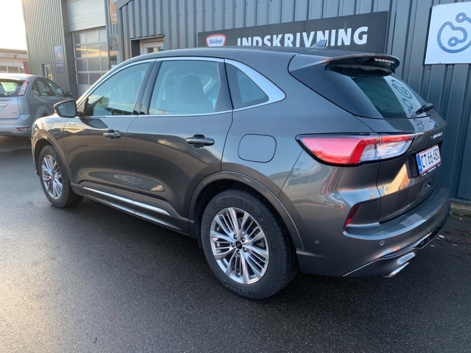 Grå Ford Kuga fra 2020