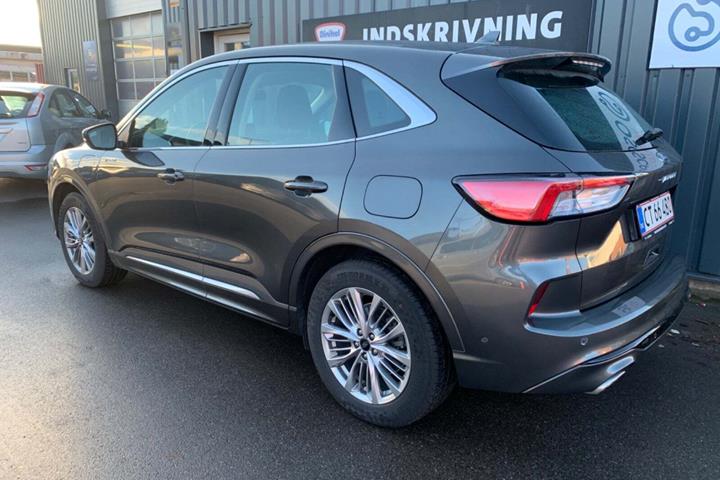 Grå Ford Kuga fra 2020