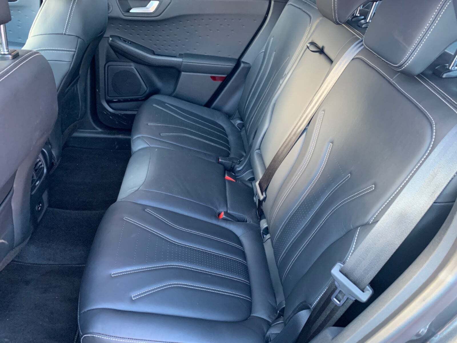 Grå Ford Kuga fra 2020