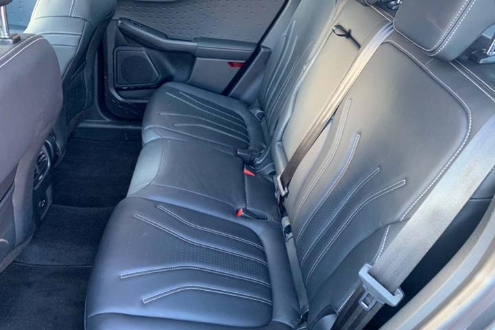 Grå Ford Kuga fra 2020