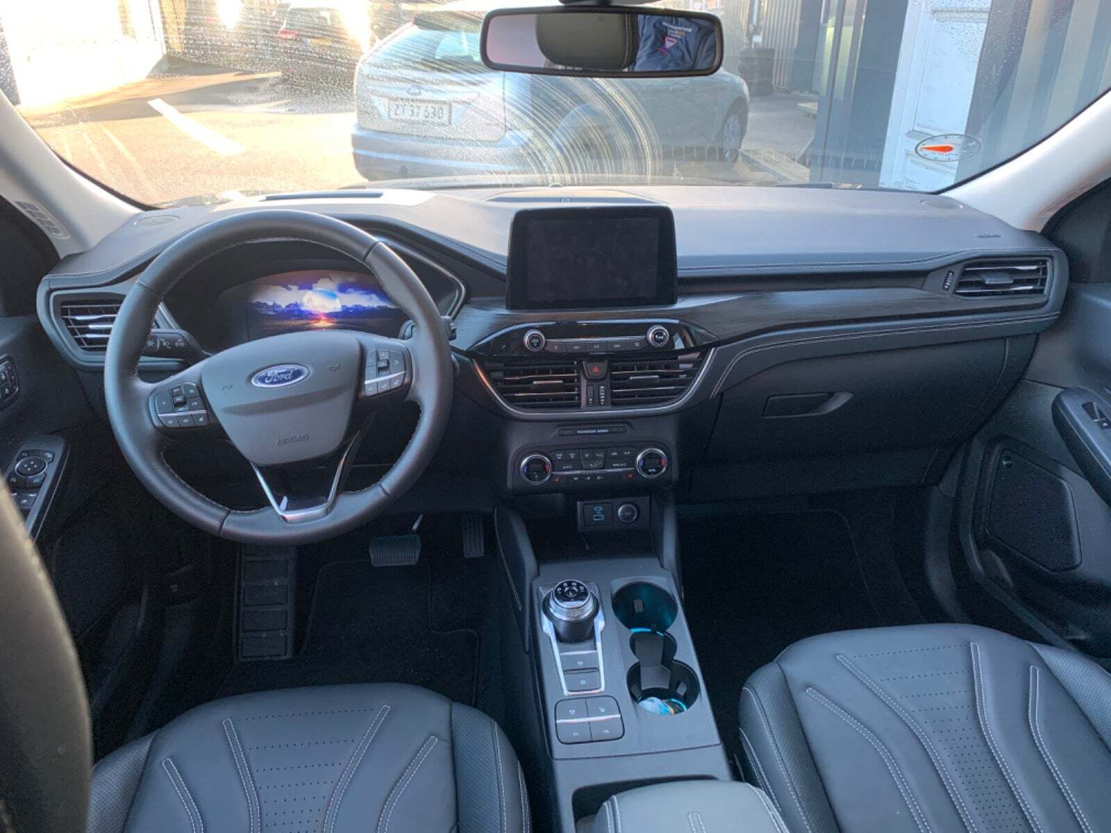 Grå Ford Kuga fra 2020