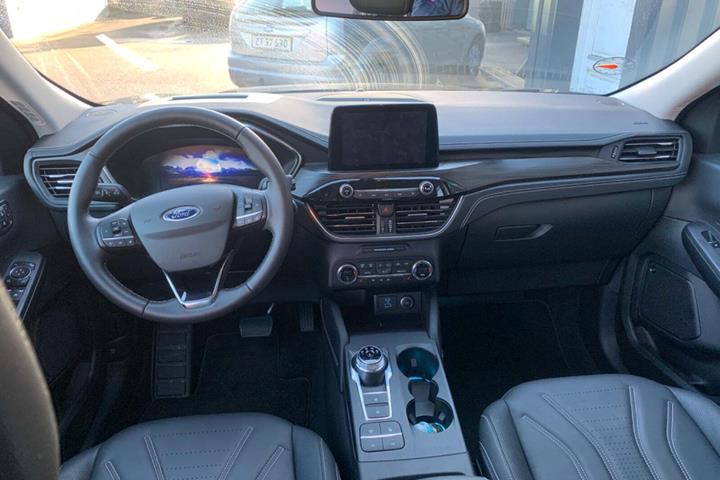 Grå Ford Kuga fra 2020