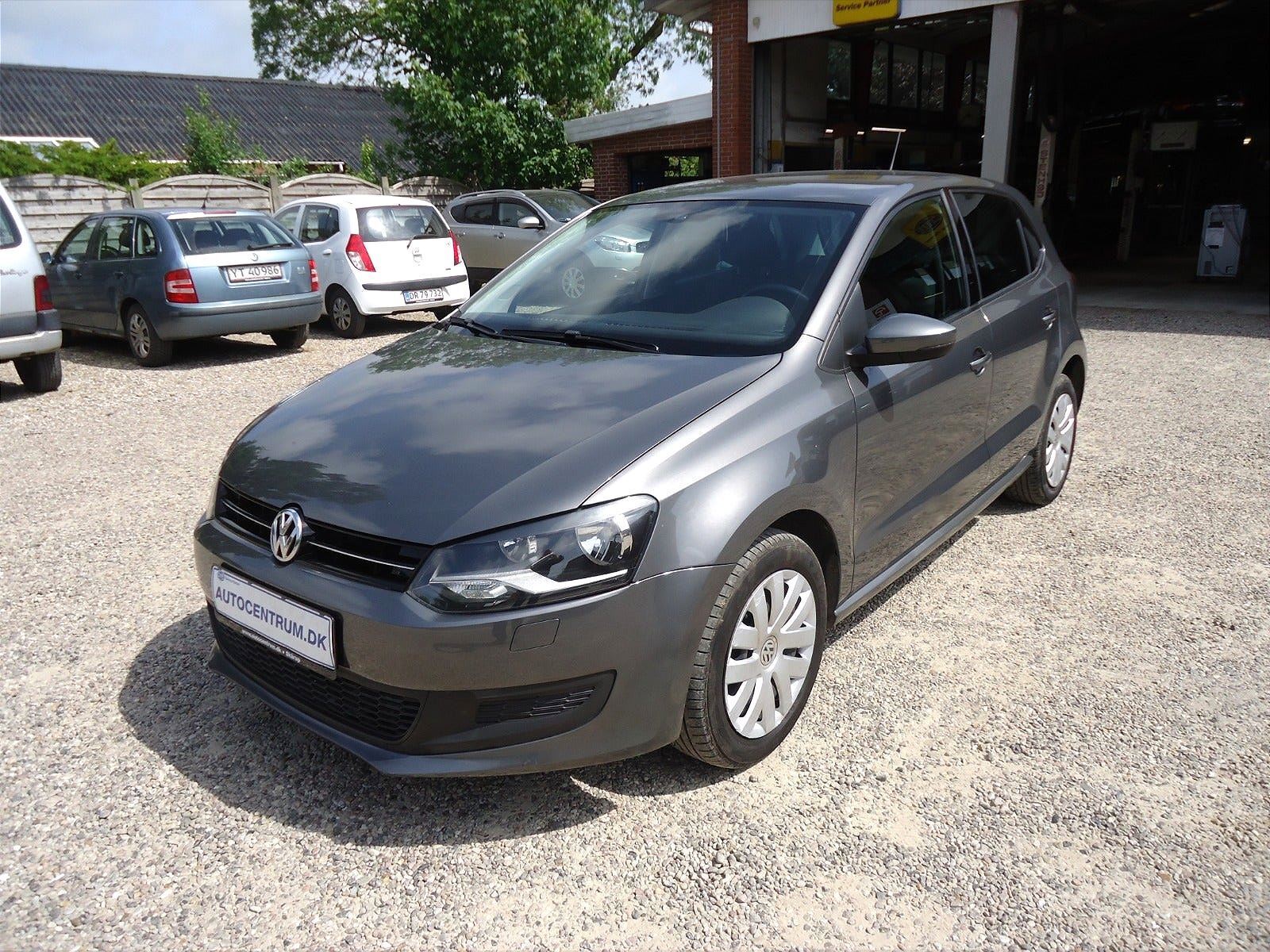 Grå VW Polo fra 2013