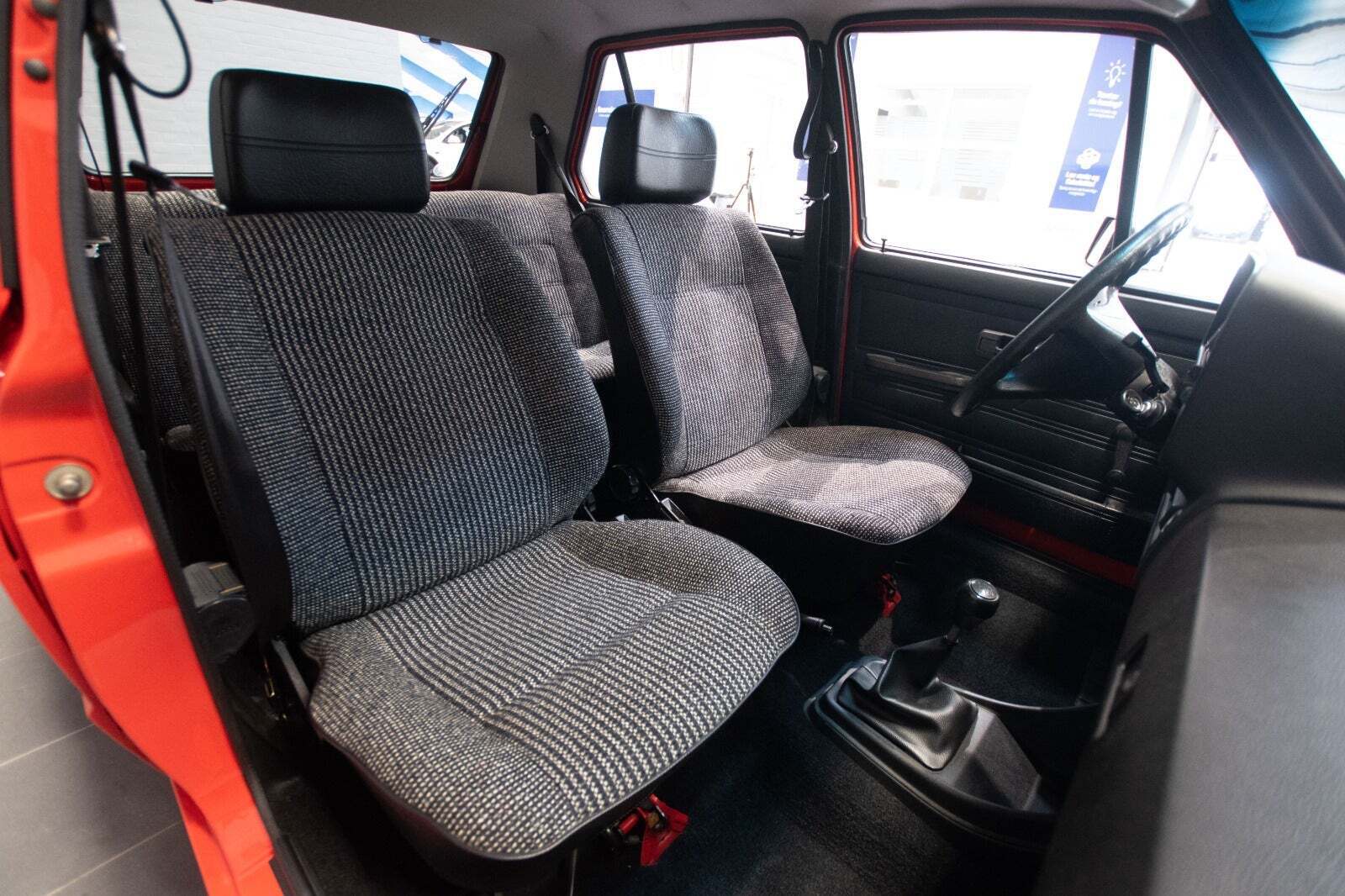 Rød VW Golf I fra 1983 set indefra