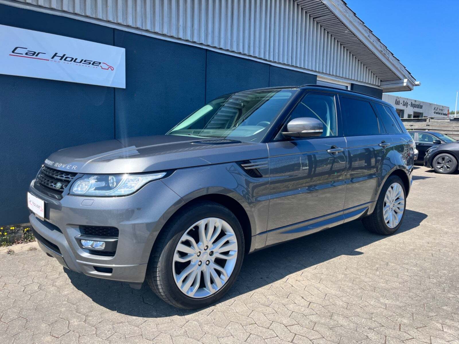 Grå Land Rover Range Rover sport fra 2015