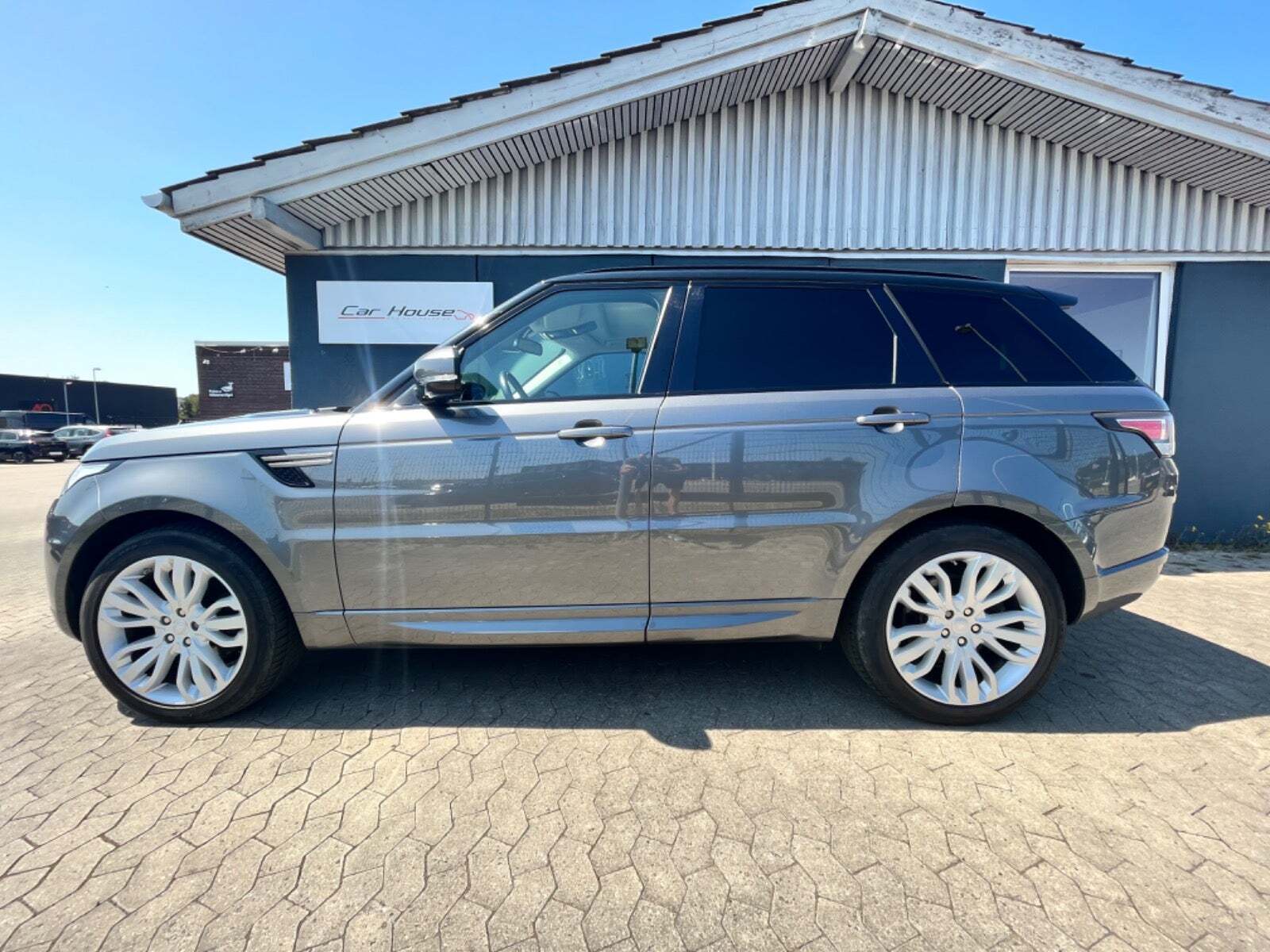 Grå Land Rover Range Rover sport fra 2015