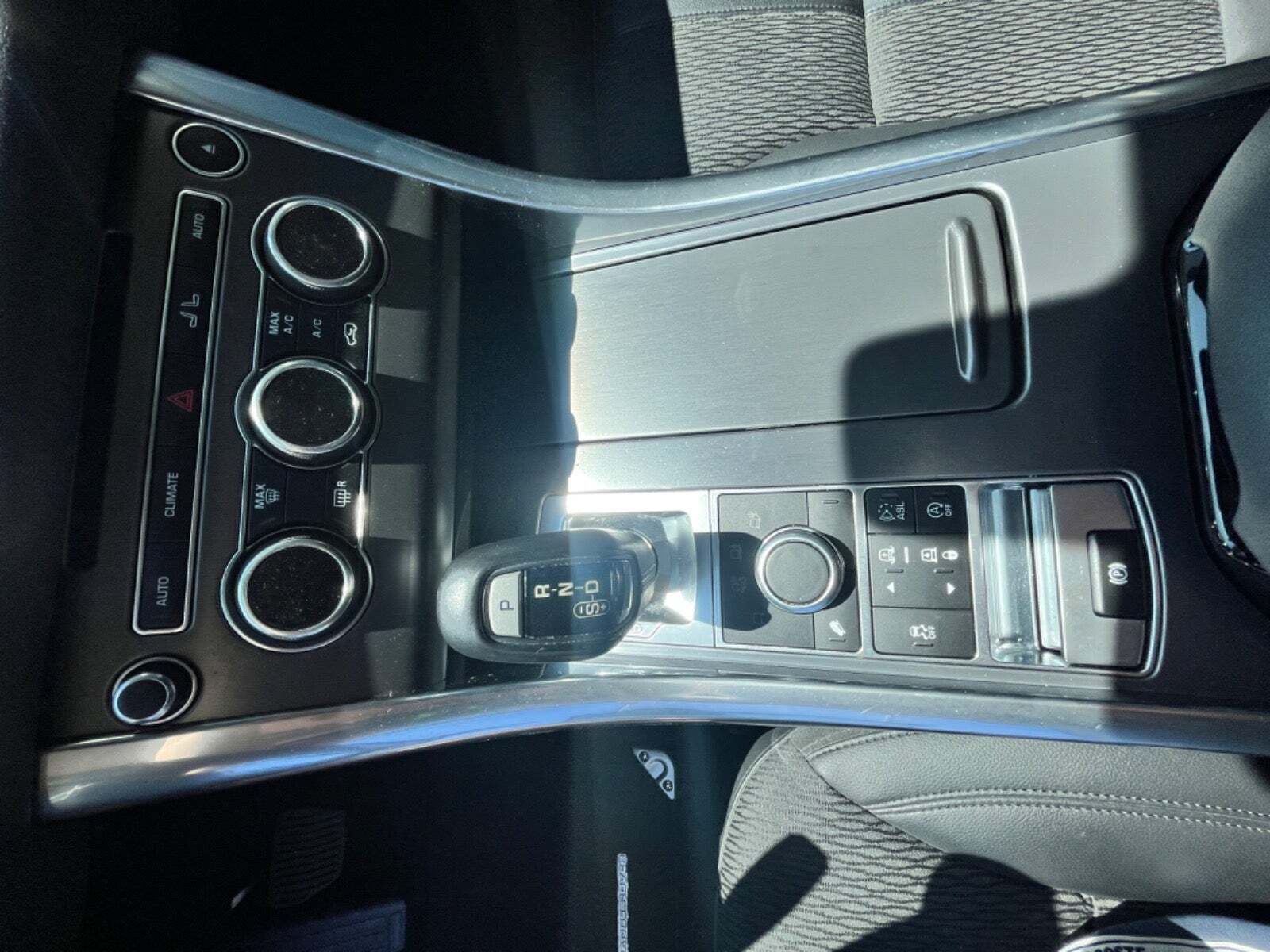 Grå Land Rover Range Rover sport fra 2015