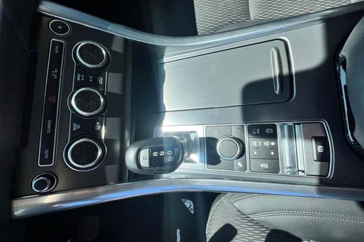 Grå Land Rover Range Rover sport fra 2015