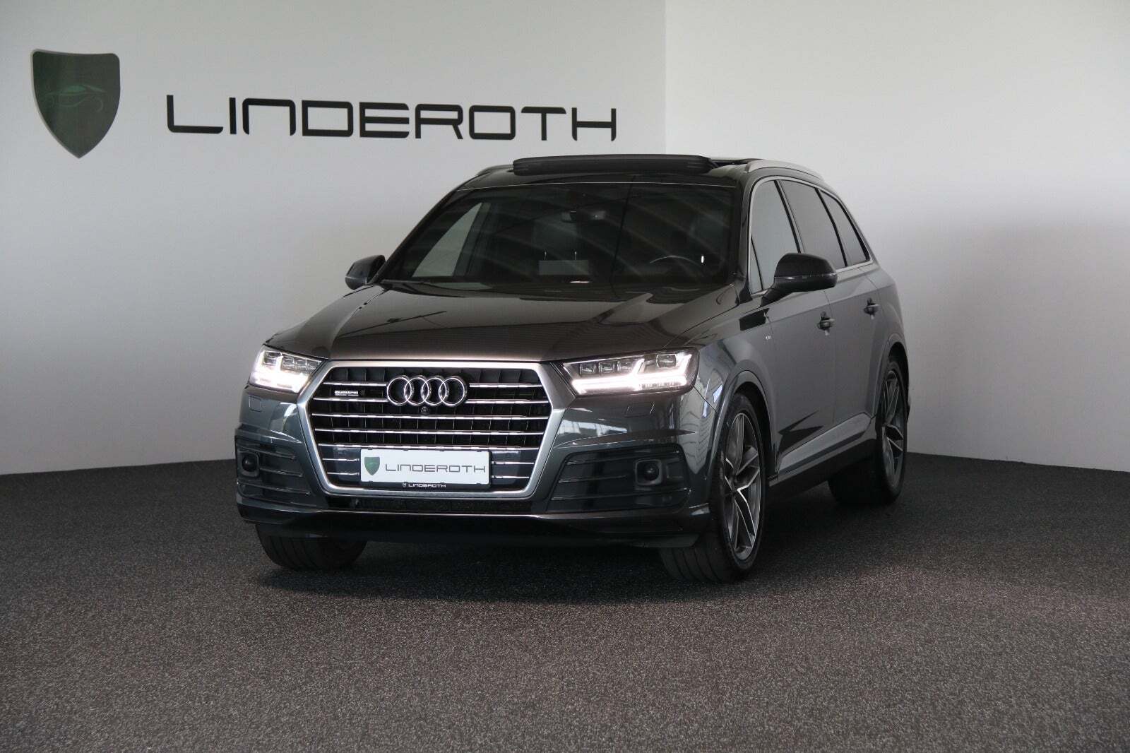 Grå Audi Q7 fra 2016