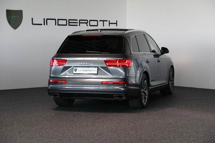 Grå Audi Q7 fra 2016