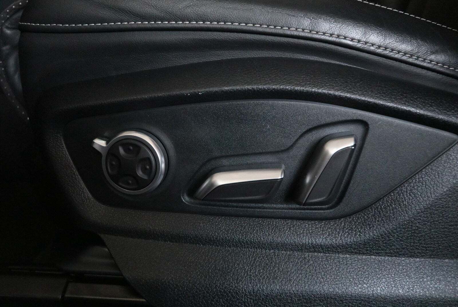 Grå Audi Q7 fra 2016