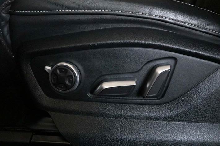 Grå Audi Q7 fra 2016