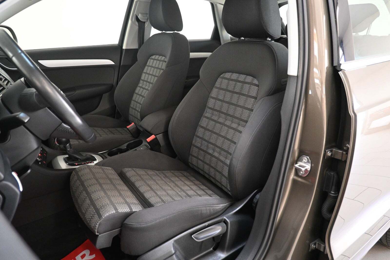 Beige Audi Q3 fra 2016 set indefra