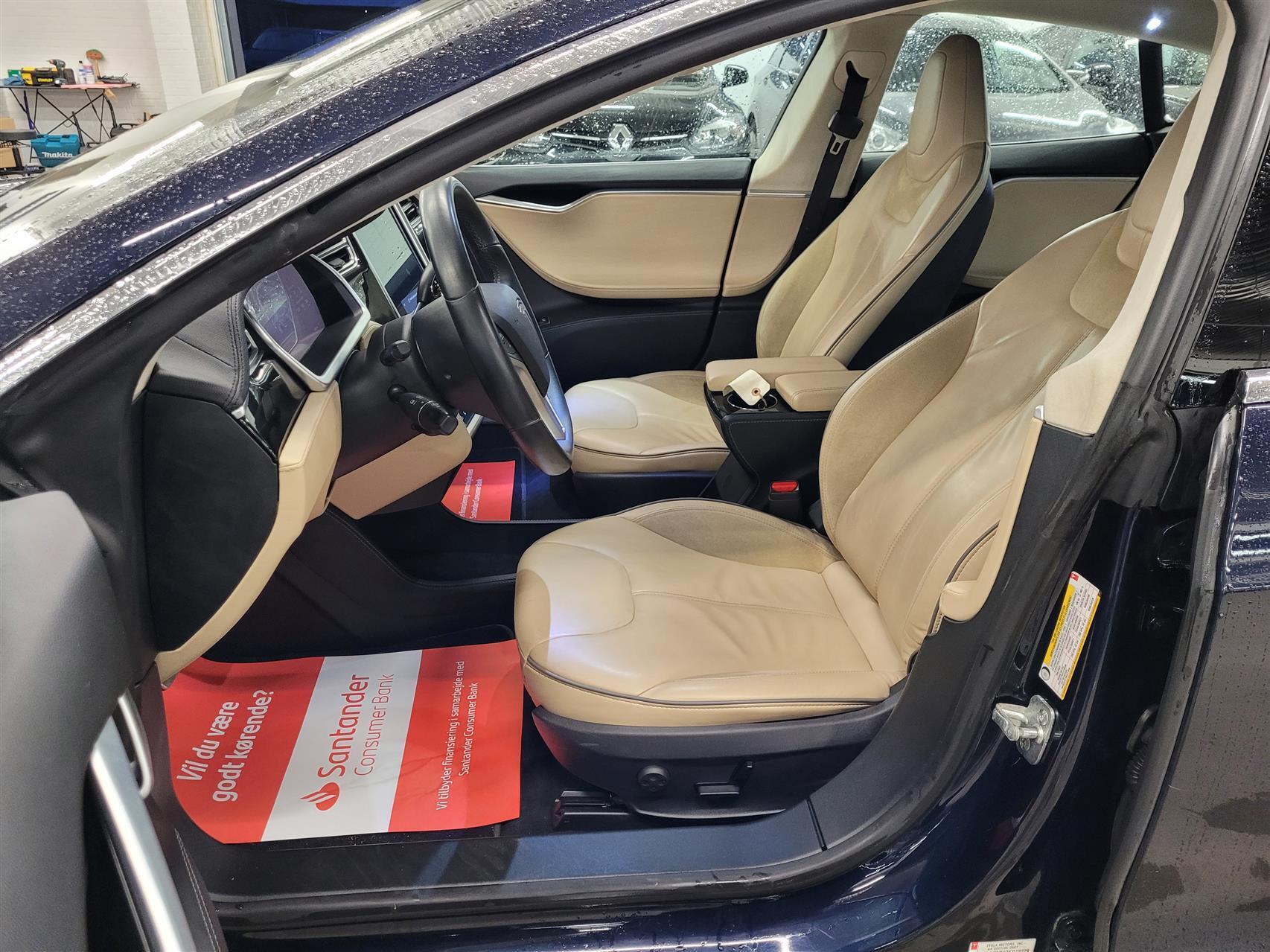 Blå Tesla Model S fra 2013