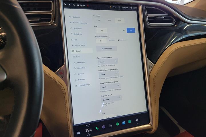 Blå Tesla Model S fra 2013