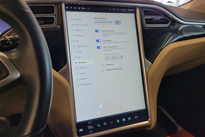Blå Tesla Model S fra 2013