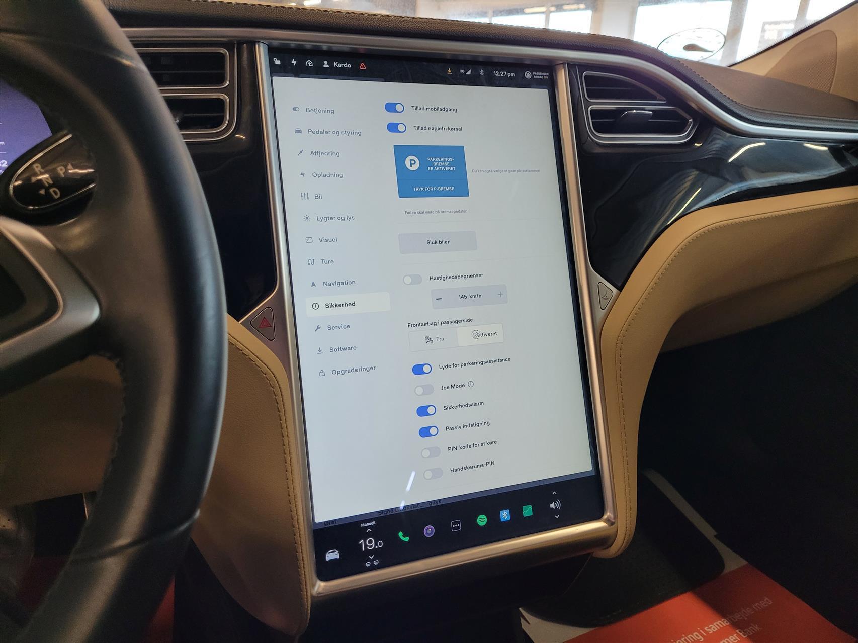 Blå Tesla Model S fra 2013