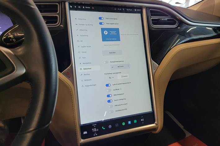 Blå Tesla Model S fra 2013