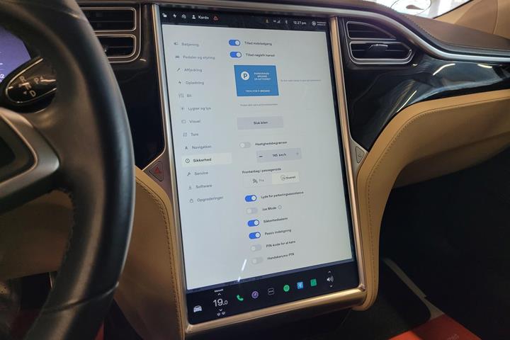 Blå Tesla Model S fra 2013