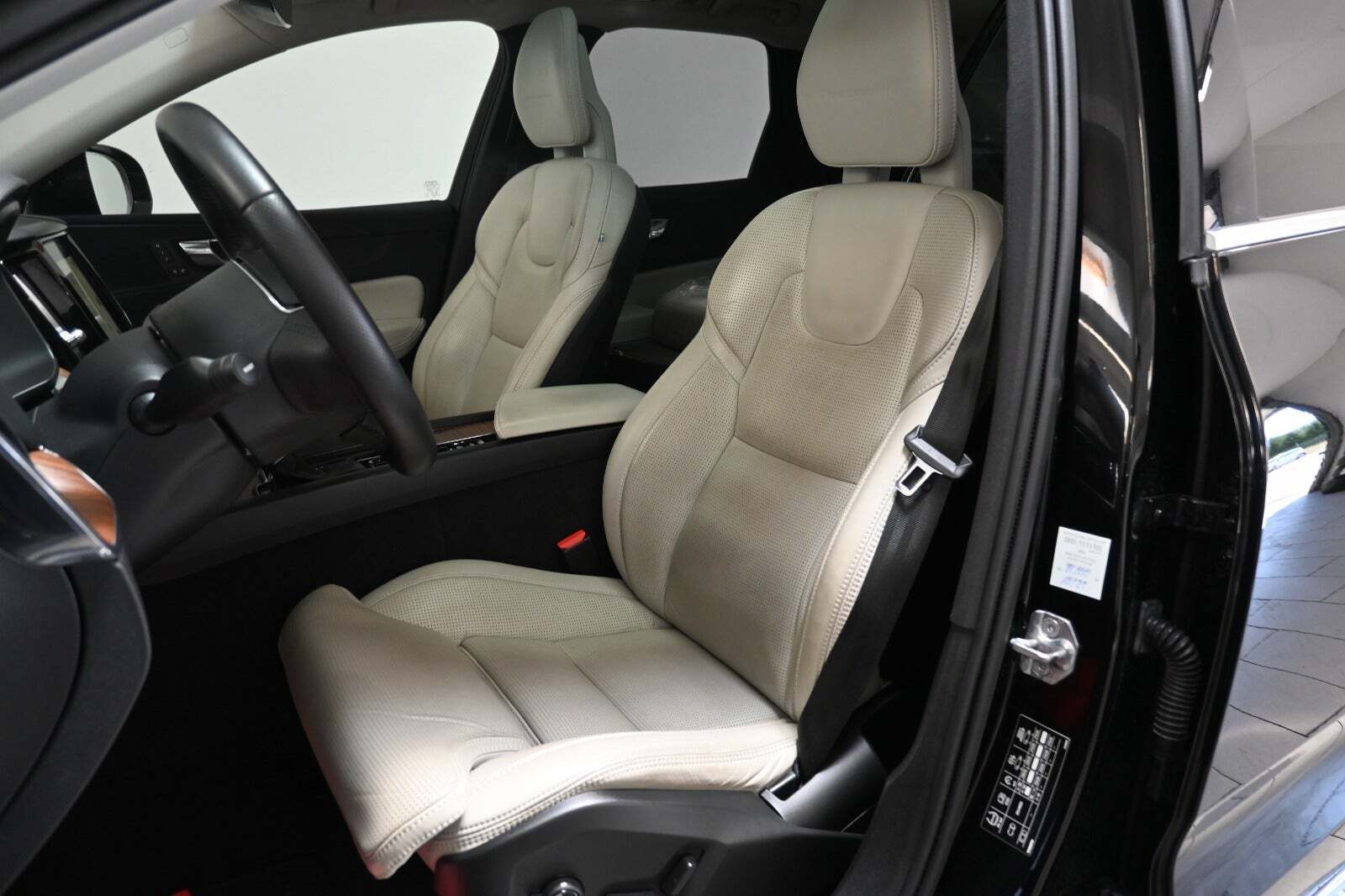 Sort Volvo XC60 fra 2018