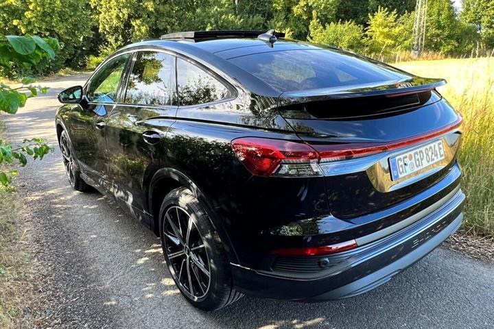 Sort Audi Q4 e-tron fra 2022