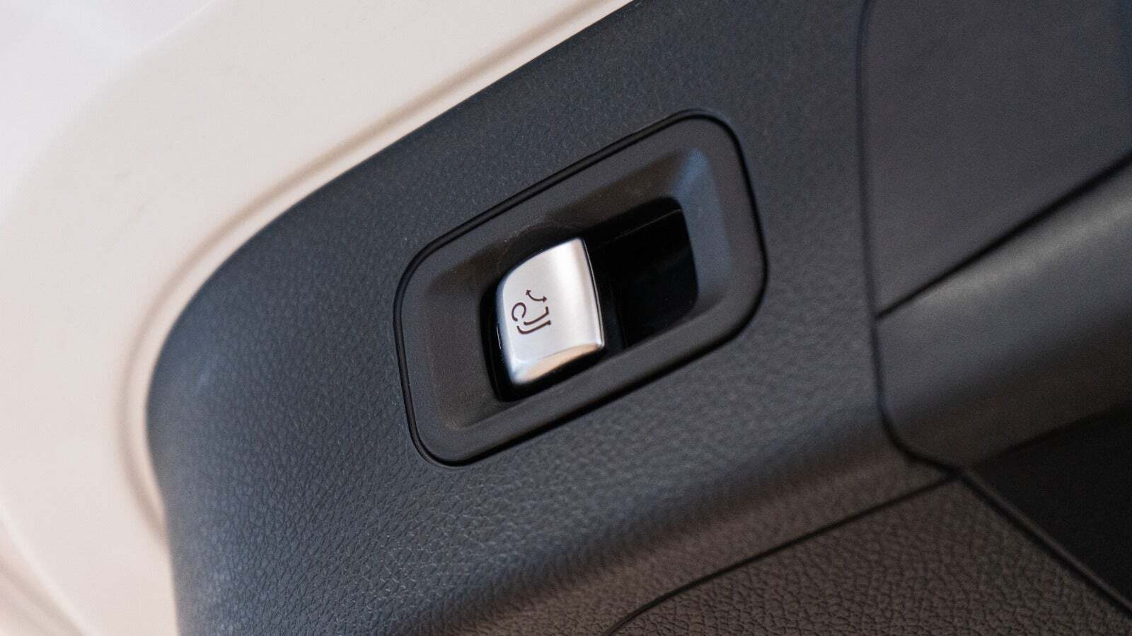 Hvid Mercedes EQC400 fra 2023