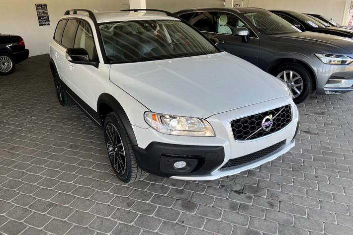 Hvid Volvo XC70 fra 2016