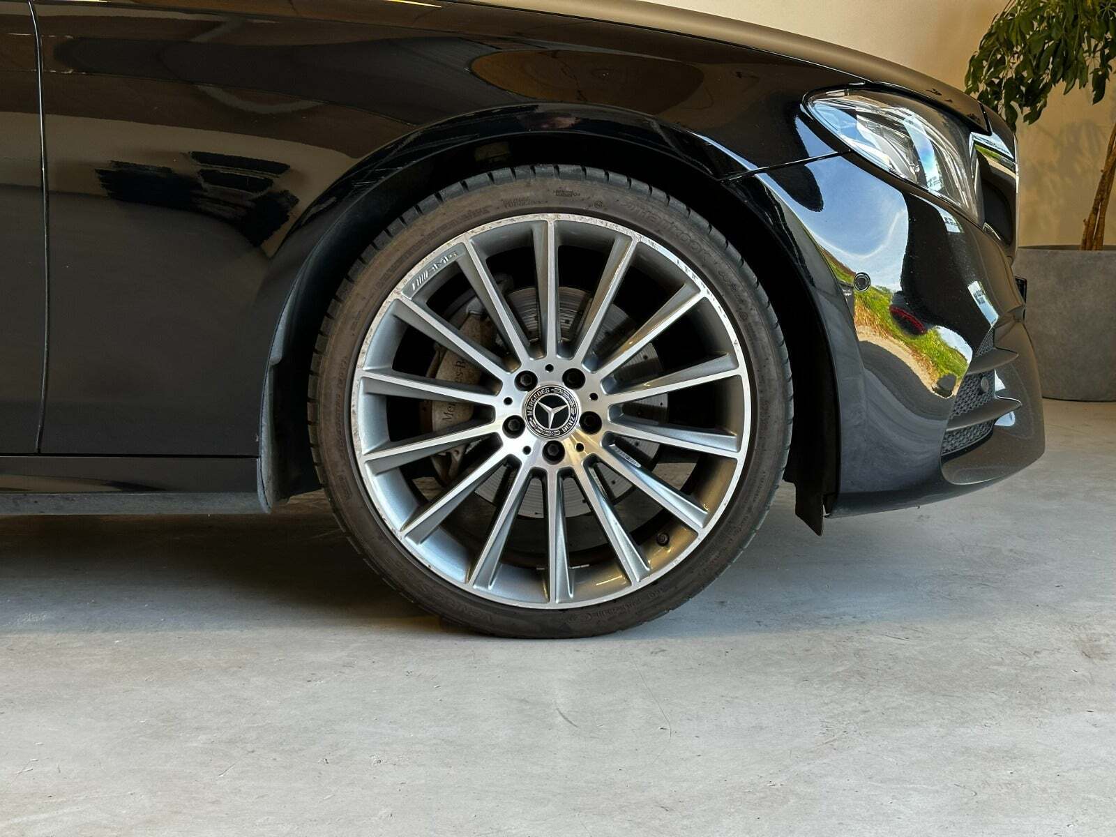 Sort Mercedes E220 d fra 2017