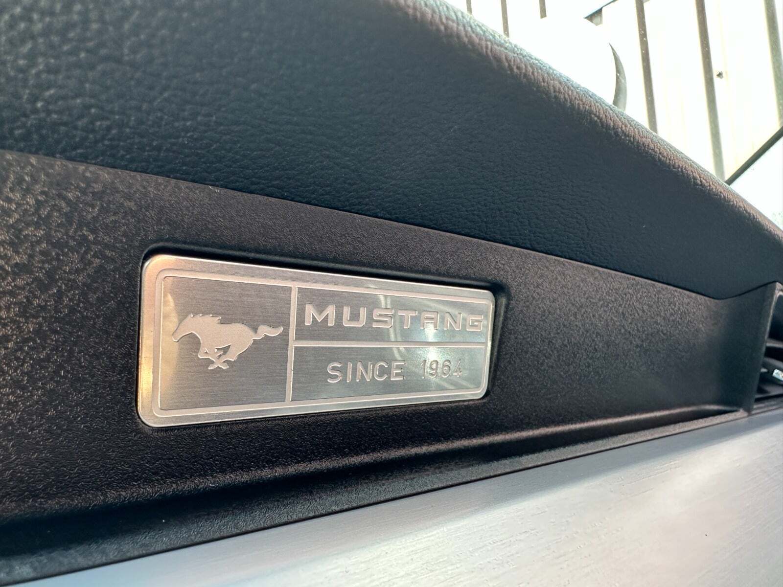 Grå Ford Mustang fra 2015