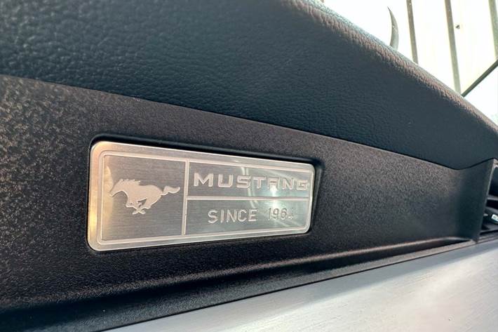 Grå Ford Mustang fra 2015