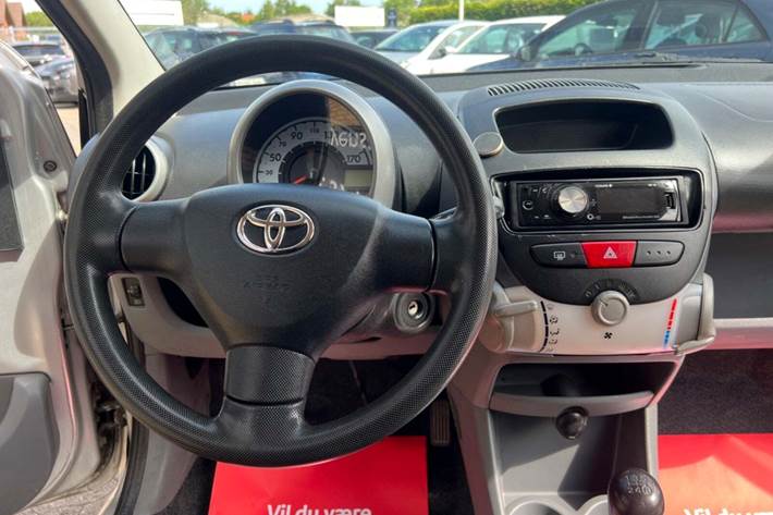 Grå Toyota Aygo fra 2006