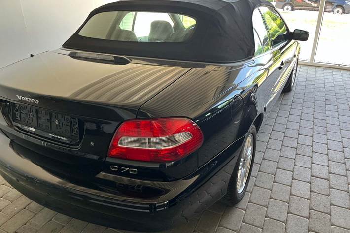 Sort Volvo C70 fra 2004