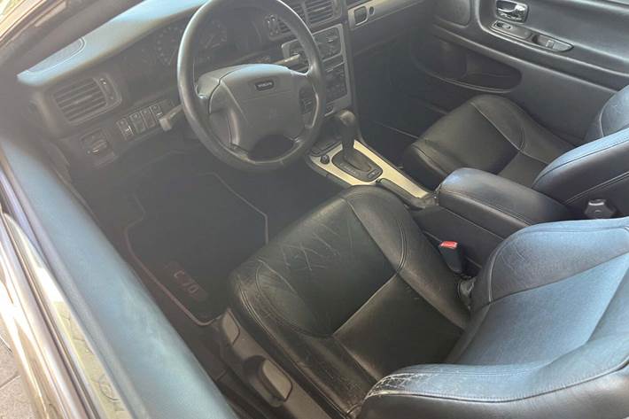 Sort Volvo C70 fra 2004