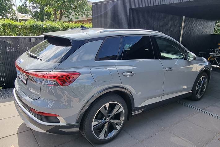 Grå Audi Q4 fra 2022