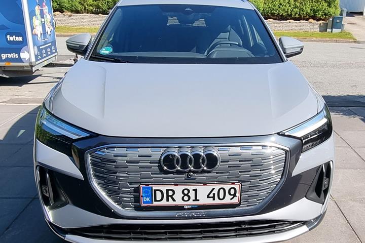 Grå Audi Q4 fra 2022
