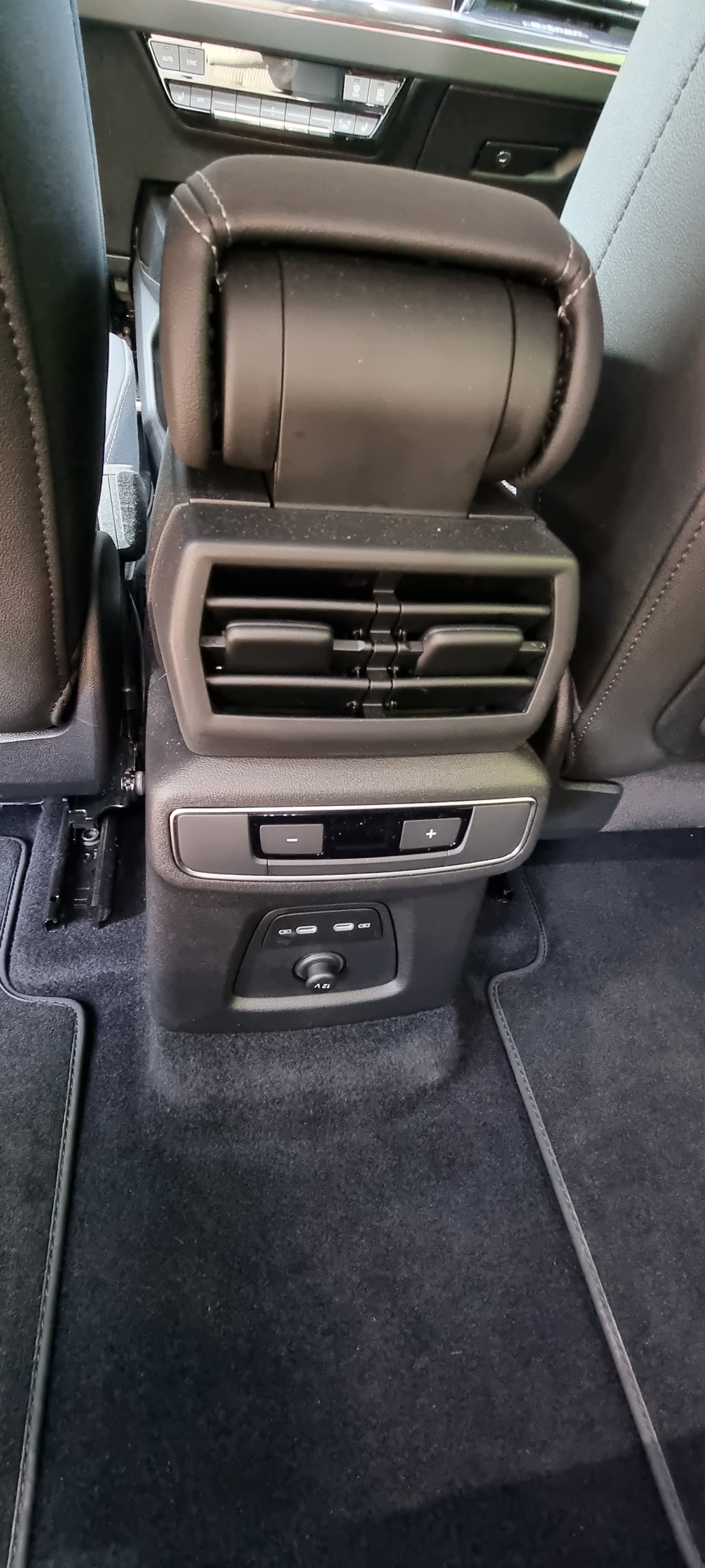 Grå Audi Q4 fra 2022