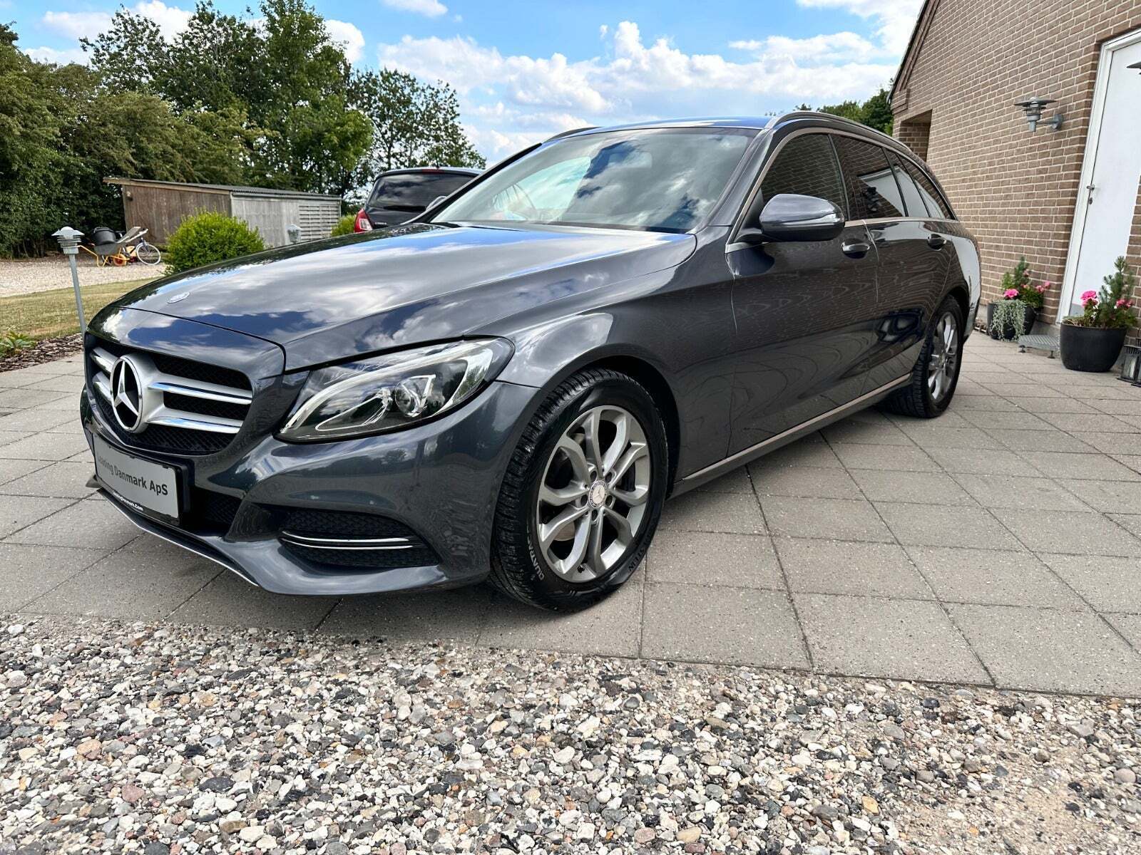 Grå Mercedes C200 d fra 2016