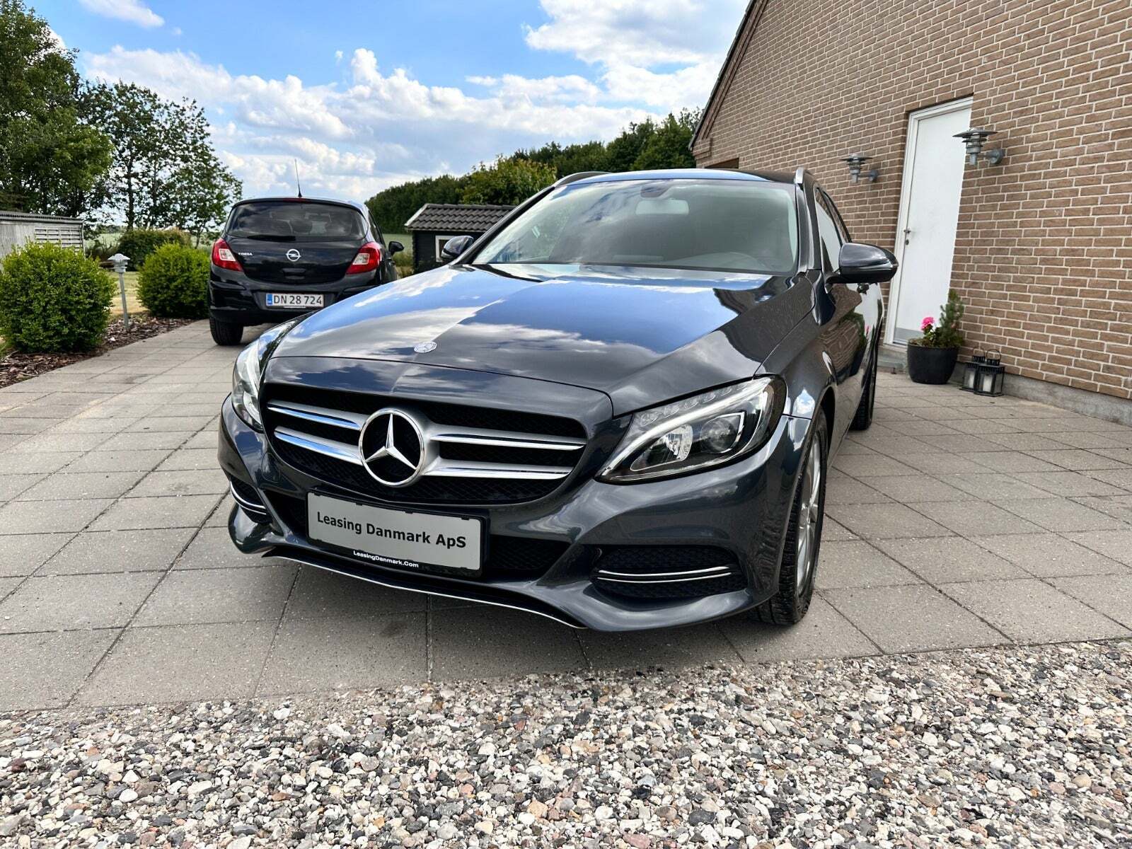 Grå Mercedes C200 d fra 2016