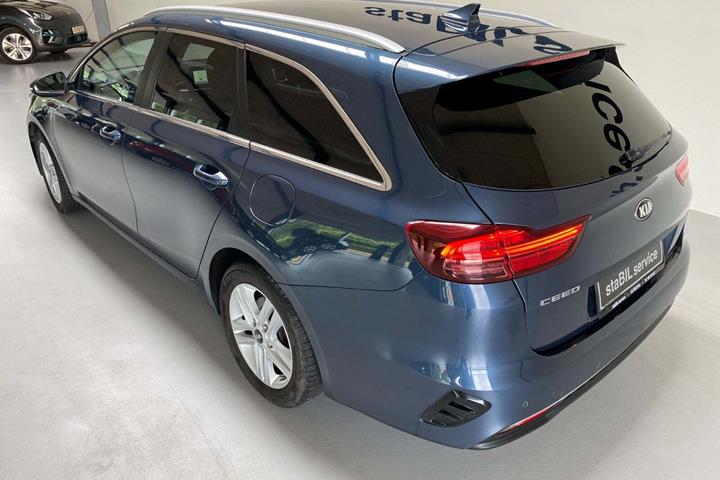 Blå Kia Ceed fra 2019