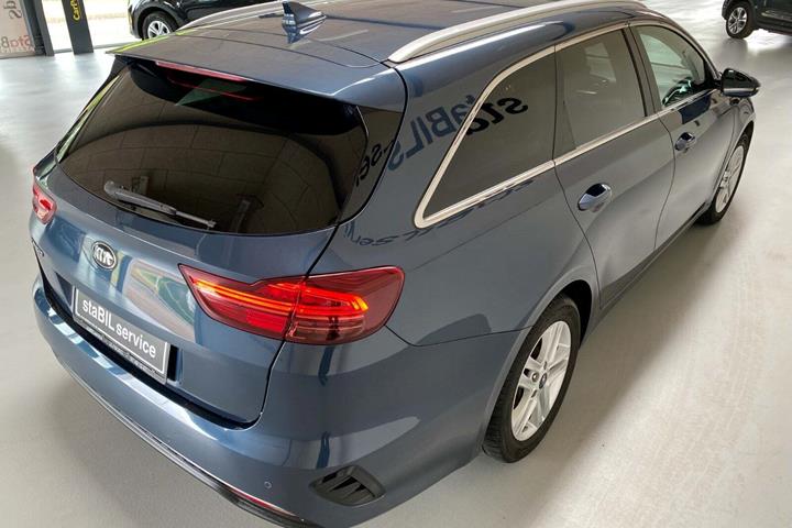 Blå Kia Ceed fra 2019
