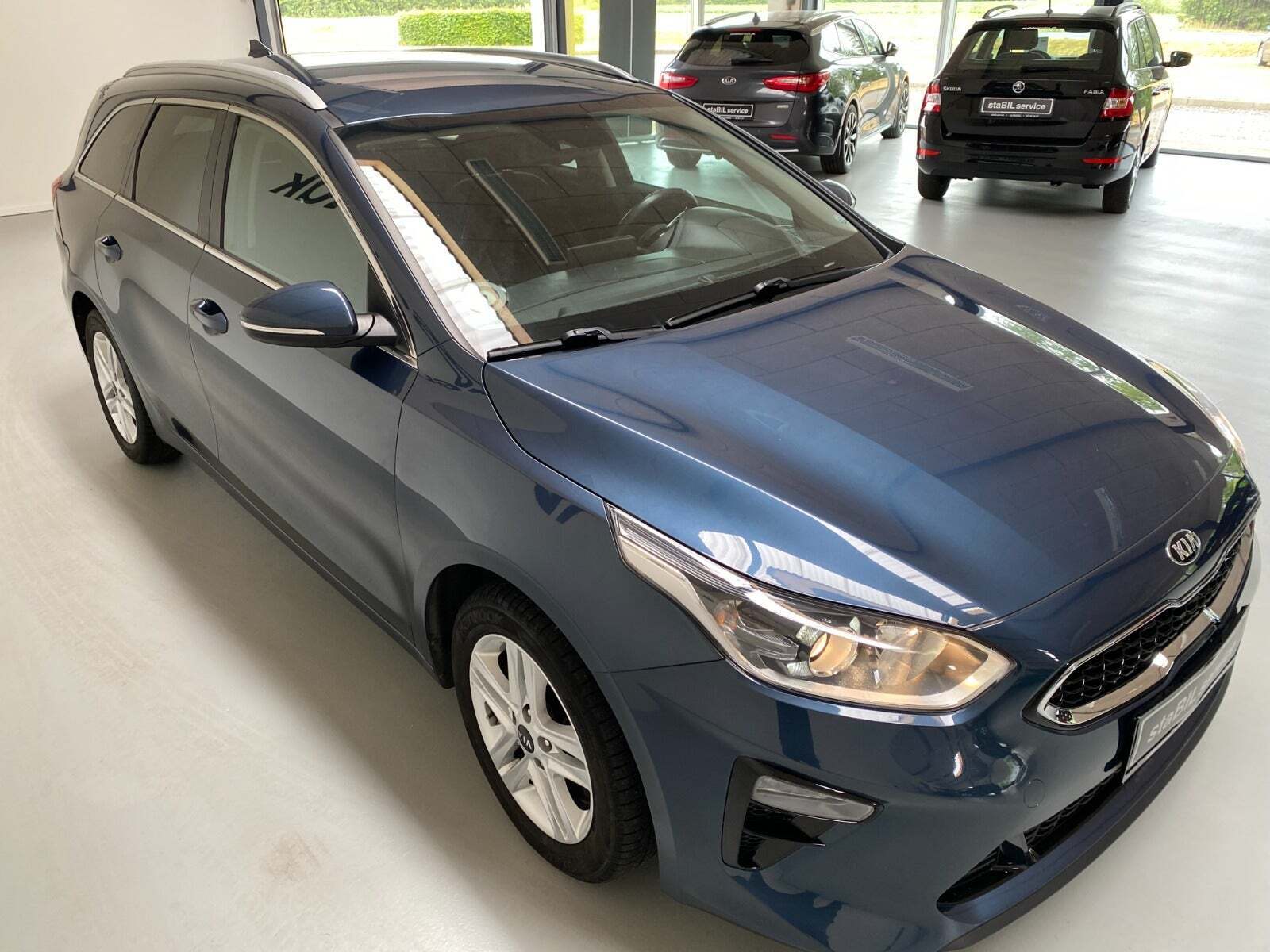 Blå Kia Ceed fra 2019